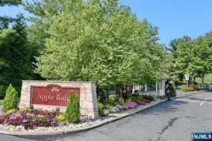 47 Southerland Dr, Mahwah, NJ 07430 - Photo 2