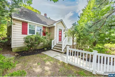 225 Jackson Avenue, Rutherford, NJ 07070 - Photo 4