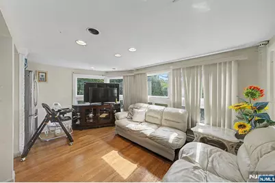 154 Ames Street, Hackensack, NJ 07601 - Photo 8