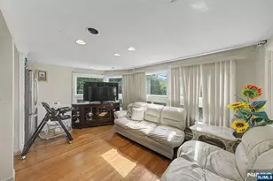 154 Ames St, Hackensack, NJ 07601 - Photo 8
