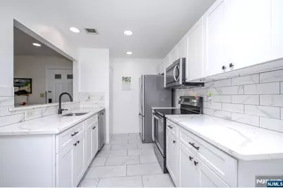 400 Crown Court 571 #571, Edgewater, NJ 07020 - Photo 4