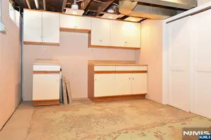 39-02 Jasper Rd, Fair Lawn, NJ 07410 - Photo 32