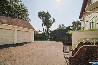 334 Broad Avenue, Ridgefield, NJ 07657 - Photo 4