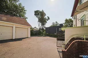 334 Broad Ave, Ridgefield, NJ 07657 - Photo 4