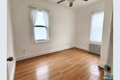 205 Seaview Avenue, Jersey City, NJ 07305 - Photo 2
