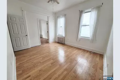205 Seaview Avenue, Jersey City, NJ 07305 - Photo 4