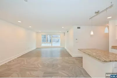 310 Cliff Lane C002D #C002D, Cliffside Park, NJ 07010 - Photo 4