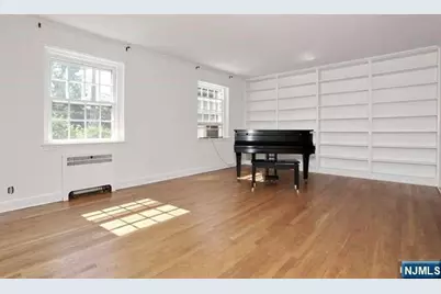 185 E Palisade Avenue A2A #A2A, Englewood, NJ 07631 - Photo 8