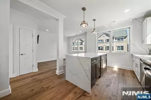 402 Kingston Ct, West New York, NJ 07093 - Photo 8