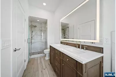 402 Kingston Court, West New York, NJ 07093 - Photo 20
