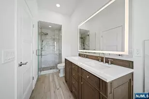 402 Kingston Ct, West New York, NJ 07093 - Photo 20