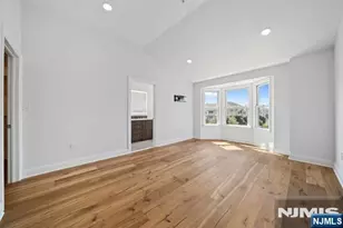 402 Kingston Ct, West New York, NJ 07093 - Photo 18