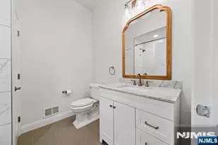 402 Kingston Ct, West New York, NJ 07093 - Photo 28