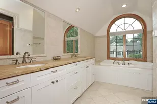 8 Le Roy Pl, Park Ridge, NJ 07656 - Photo 30