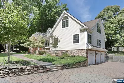 8 Le Roy Place, Park Ridge, NJ 07656 - Photo 4