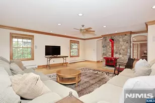8 Le Roy Pl, Park Ridge, NJ 07656 - Photo 24