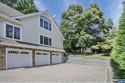8 Le Roy Place, Park Ridge, NJ 07656 - Photo 6