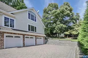 8 Le Roy Pl, Park Ridge, NJ 07656 - Photo 6