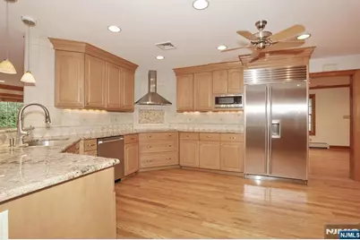 8 Le Roy Place, Park Ridge, NJ 07656 - Photo 12
