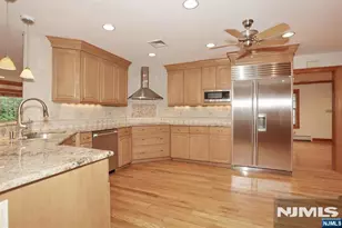 8 Le Roy Pl, Park Ridge, NJ 07656 - Photo 12