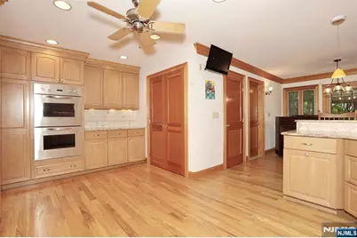 8 Le Roy Place, Park Ridge, NJ 07656 - Photo 14