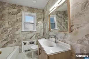 122 Westview Ave, Paramus, NJ 07652 - Photo 10