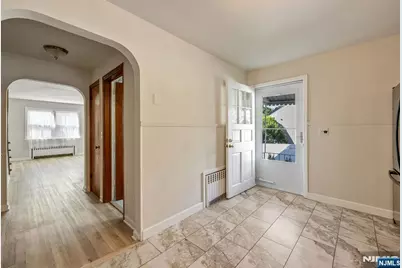 122 Westview Avenue, Paramus, NJ 07652 - Photo 8