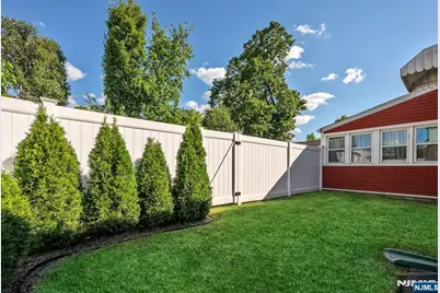 122 Westview Avenue, Paramus, NJ 07652 - Photo 14