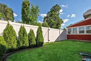 122 Westview Ave, Paramus, NJ 07652 - Photo 14