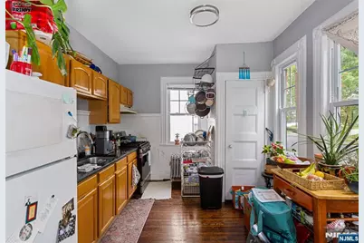 298 Carmita Avenue 2nd Floor #2nd floor, Rutherford, NJ 07070 - Photo 8