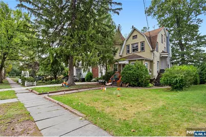 298 Carmita Avenue 2nd Floor #2nd floor, Rutherford, NJ 07070 - Photo 2