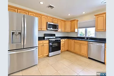 85 Lincoln Street B #B, Fairview, NJ 07022 - Photo 4
