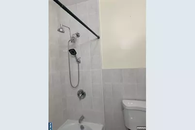 100 S Washington Avenue 3 #3, Bergenfield, NJ 07621 - Photo 4