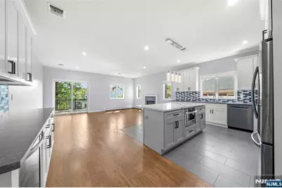 506 Westview Avenue, Cliffside Park, NJ 07010 - Photo 8