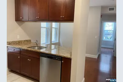 375 Undercliff Avenue 5 #5, Edgewater, NJ 07020 - Photo 14