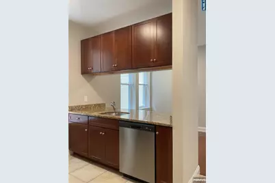 375 Undercliff Avenue 5 #5, Edgewater, NJ 07020 - Photo 4