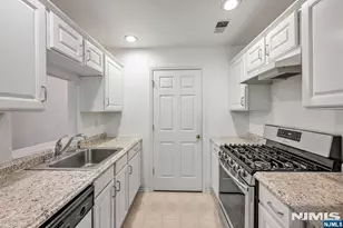 1140 Stafford St, Mahwah, NJ 07430 - Photo 6