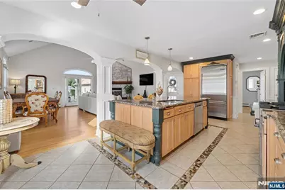 599 Oak Avenue, Saddle Brook Township, NJ 07663 - Photo 8