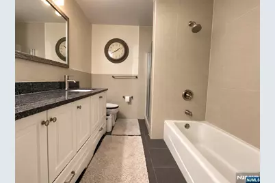 100 Crown Court 461 #461, Edgewater, NJ 07020 - Photo 16