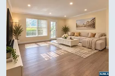 100 Crown Court 461 #461, Edgewater, NJ 07020 - Photo 4