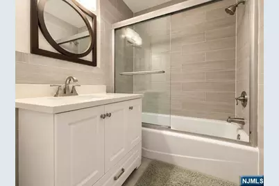 100 Crown Court 461 #461, Edgewater, NJ 07020 - Photo 18