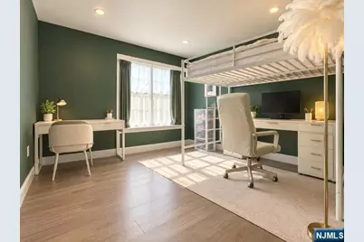 100 Crown Court 461 #461, Edgewater, NJ 07020 - Photo 8