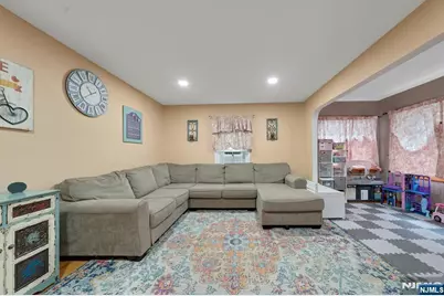33 E Passaic Street, Rochelle Park Township, NJ 07662 - Photo 6