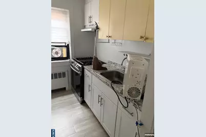 2339 Hudson Terrace D7 #D7, Fort Lee, NJ 07024 - Photo 2