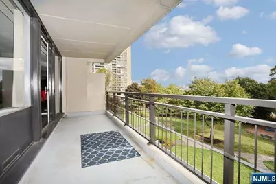2 Horizon Road 404 #404, Fort Lee, NJ 07024 - Photo 6