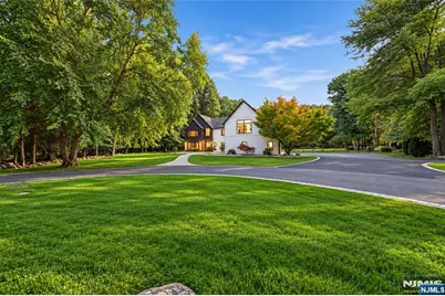 8 Airmont Avenue, Mahwah, NJ 07430 - Photo 2