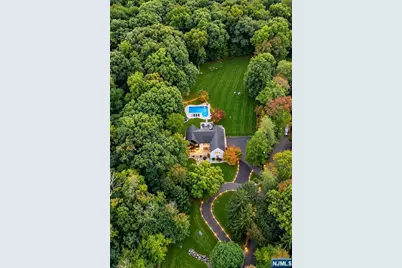 8 Airmont Avenue, Mahwah, NJ 07430 - Photo 48