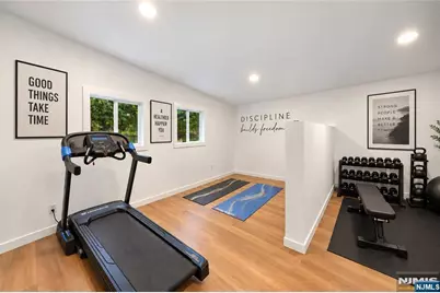8 Airmont Avenue, Mahwah, NJ 07430 - Photo 40