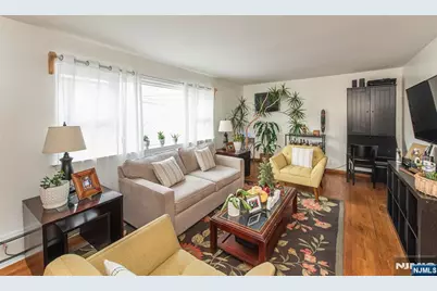 470-472 Walker, Fairview, NJ 07022 - Photo 2