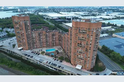 1020 Harmon Cove Tower 1020 #1020, Secaucus, NJ 07094 - Photo 2